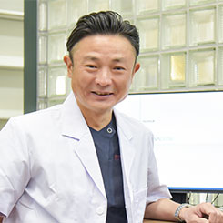 院長 橋本 憲輝